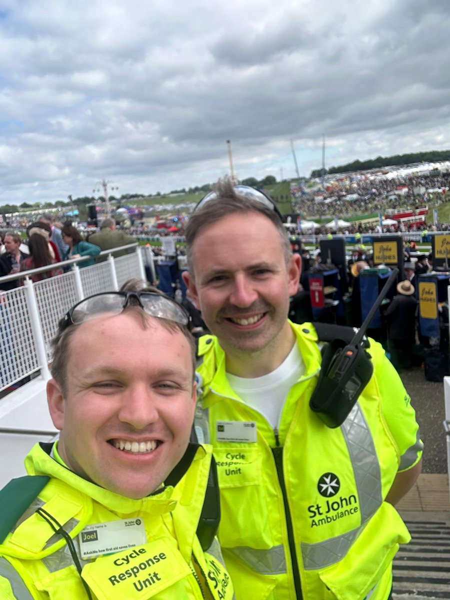 EdHumphries2's tweet photo. Great day supporting @SJASouthEastCRU with @joel_pescott at @EpsomRacecourse #mysjaday https://t.co/tooE1F1jPM