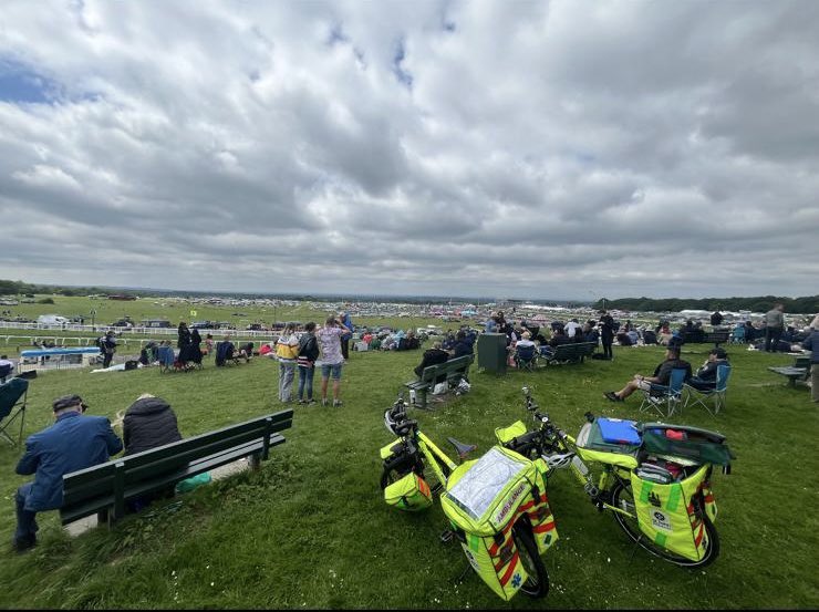 EdHumphries2's tweet photo. Great day supporting @SJASouthEastCRU with @joel_pescott at @EpsomRacecourse #mysjaday https://t.co/tooE1F1jPM