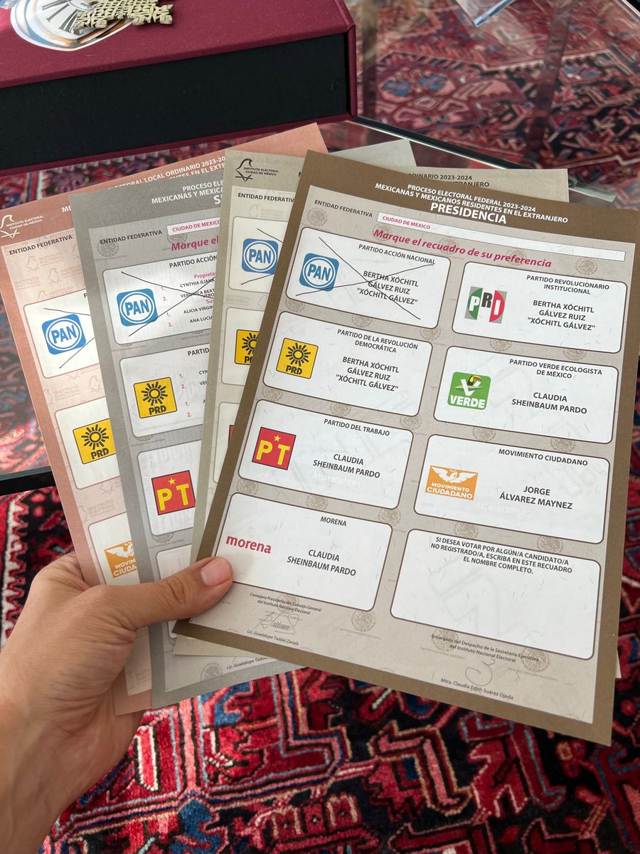 Así se vota. 

No podemos, no debemos de equivocarnos de nuevo. 

México depende de nosotros 

Ni un solo voto a la tiranía,  a la estulticia