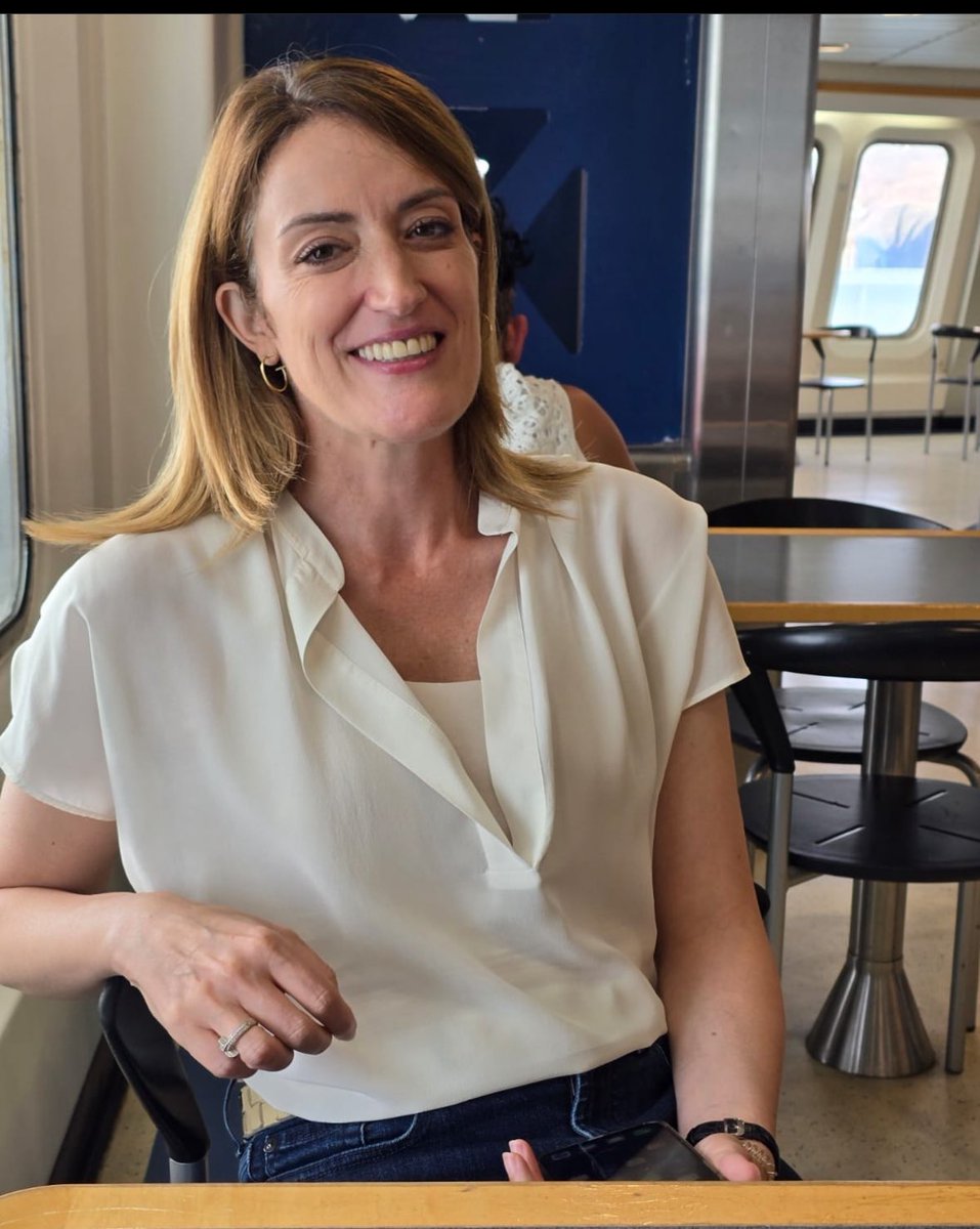 BandjimFra17798's tweet image. [#FINALLYFAMOUS☝🏽🗺️👱🏼‍♀️🤴🏽👱🏼‍♀️]
Dans la [#MaisonMère🇮🇹🇪🇺🕊️💙🦅🇺🇸]
Moteur Divin sur le [#Terrain🏟️] en 
[#4DxFORÉAL🇫🇷☝🏽🦁4️⃣🇹🇩]

Ma part de Vérité 🤭

y’a les [#DessinAnimés🤔📙]
Et il y’aura Toujours un seul [#Sainté☝🏽🎧🧑🏾‍🍼🫶🏼👩🏼‍🍼🕊️👩🏼‍🍼]

Bravo [#FCRÉAL🦁☝🏽🏆🇪🇸✅🌳]

[#GM🥋 #FORÉAL🦁☝🏽6️⃣ ]