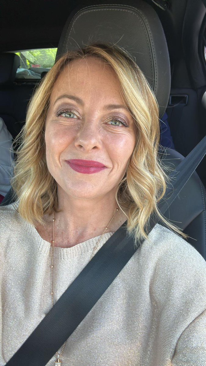 BandjimFra17798's tweet image. [#FINALLYFAMOUS☝🏽🗺️👱🏼‍♀️🤴🏽👱🏼‍♀️]
Dans la [#MaisonMère🇮🇹🇪🇺🕊️💙🦅🇺🇸]
Moteur Divin sur le [#Terrain🏟️] en 
[#4DxFORÉAL🇫🇷☝🏽🦁4️⃣🇹🇩]

Ma part de Vérité 🤭

y’a les [#DessinAnimés🤔📙]
Et il y’aura Toujours un seul [#Sainté☝🏽🎧🧑🏾‍🍼🫶🏼👩🏼‍🍼🕊️👩🏼‍🍼]

Bravo [#FCRÉAL🦁☝🏽🏆🇪🇸✅🌳]

[#GM🥋 #FORÉAL🦁☝🏽6️⃣ ]
