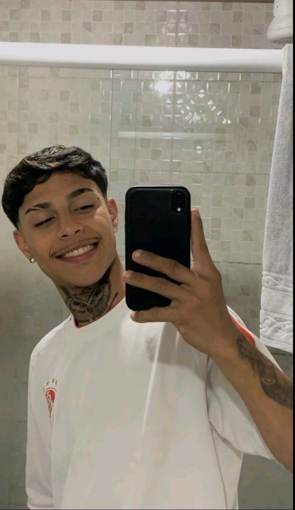 📺 (daryl dixon) !

pronomes: d-ele
idade: 20
filme/série: the walking dead 
user: @percoloira