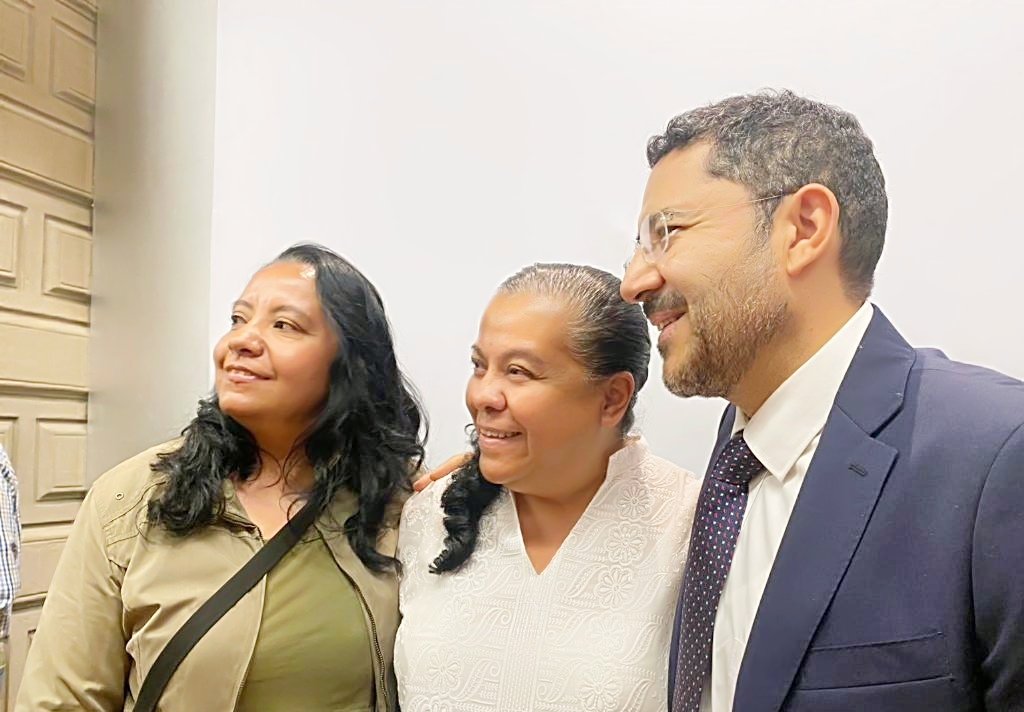 Jesusja52571366's tweet photo. Gracias a nuestras compañeras @AnailiCamacho y esmeralda Camacho damnificadas del predio Lic verdad 7 qx por ellas se logro lo q hasta hoy no se podia q es la demolición y pronta reconstrucción todos los vecinos damnificados d @7Verdad les estamos agradecidos muchas gracias https://t.co/QGdGJDklKE