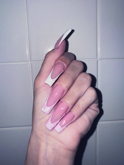 Pretty Pink Princess Nails https://t.co/vJsCV3Aqhh