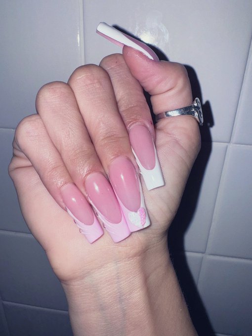 Pretty Pink Princess Nails https://t.co/vJsCV3Aqhh