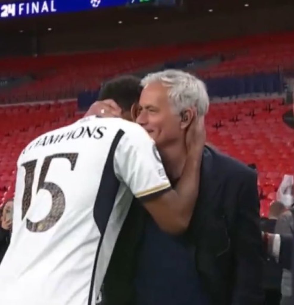 bosunatiklama's tweet photo. Mourinho: "Jude Bellingham, 'Come to Fenerbahçe'." https://t.co/rAAY2eCDrW