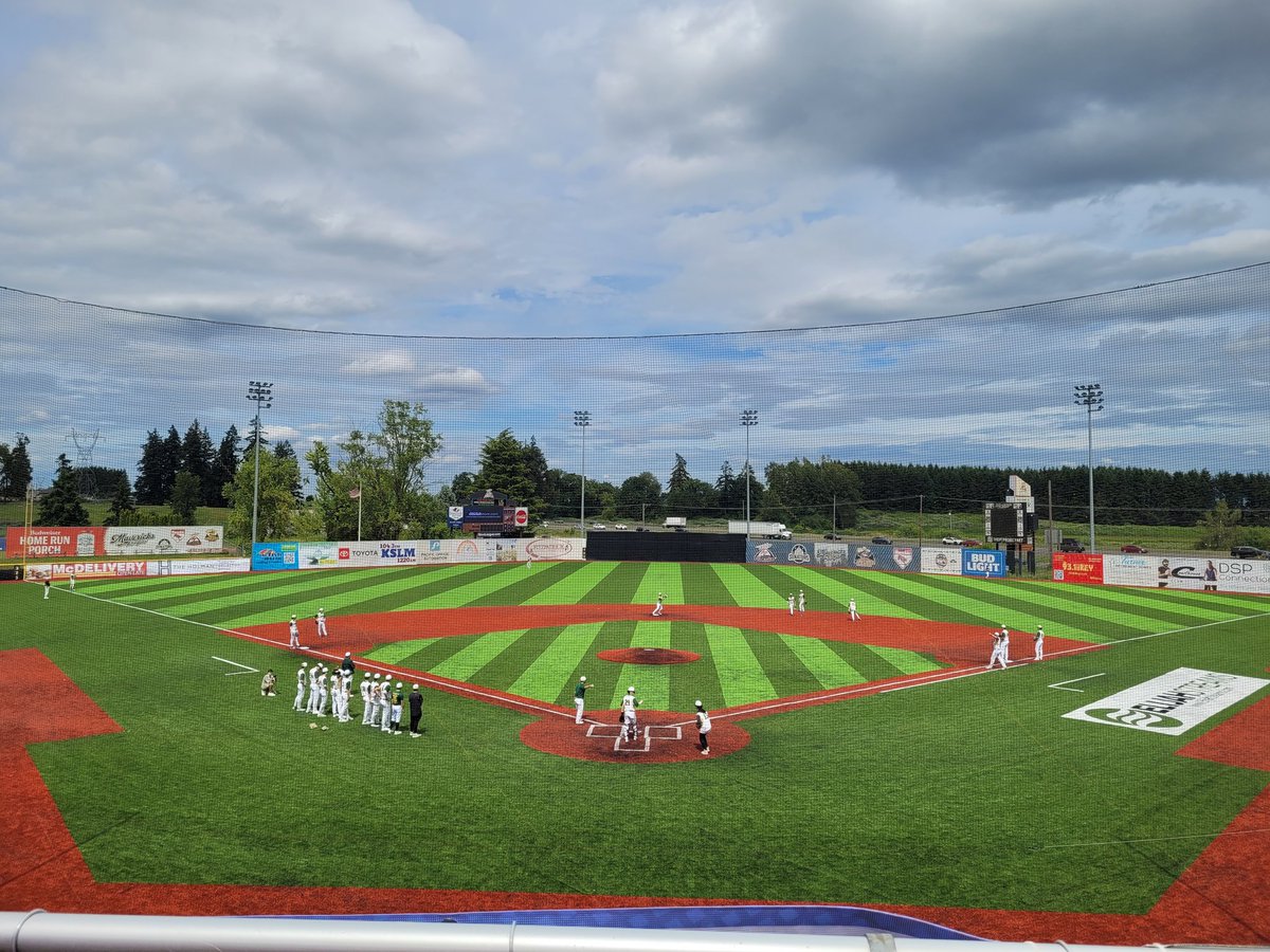 Beautiful day to decide a 6A state champion here at Volcanoes Stadium. No. 3 Sunset (28-2, 17-1 Metro) is looking for its first title since 1994. Meanwhile No. 1 West Linn (27-4, 14-1 TRL) is looking for its 3rd consecutive title, which would tie a state record #opreps