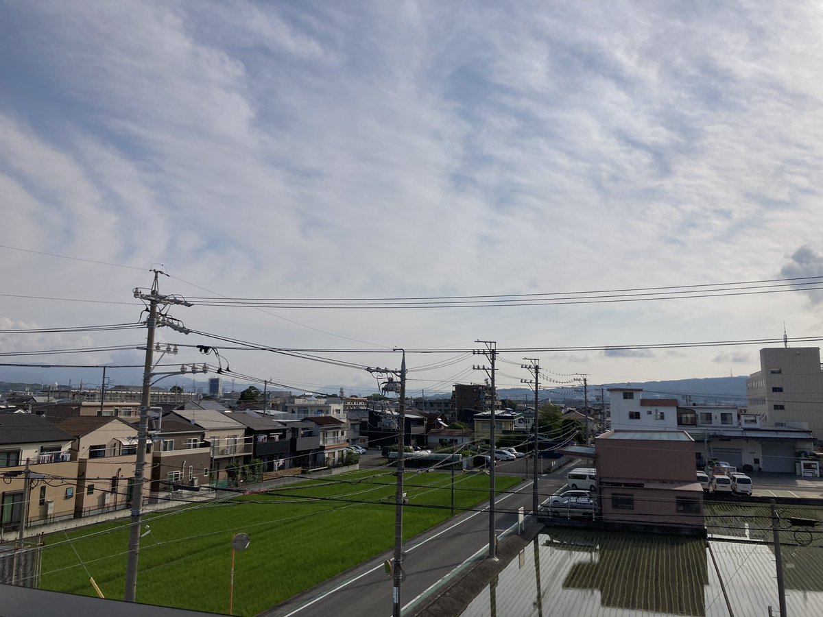 miho_energize's tweet photo. 6月2日のそら🗻は🌤️
右の雲が🦄?🐴に見え、左は小さな🐓?🐶に見えて仕方ない。
自分の見方次第で、いかようにでも世界は作られる🌍😇
#おはようございます #howaboutyou #よき一日 #ありがとうございます #mtfuji https://t.co/F8XegwnTsR