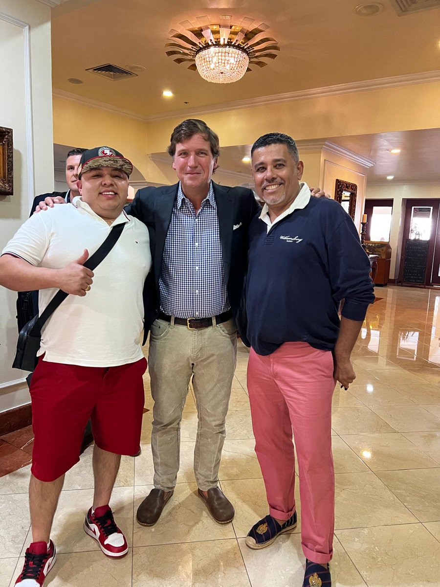 Ricardo Sibrián (@ricardosibrian_) on Twitter photo Fue muy grato saludar a nuestro amigo <a href="/TuckerCarlson87/">Tucker Carlson (parody)</a>, <a href="/TuckerCarlson/">Tucker Carlson</a> quien visita nuestro bello El Salvador para acompañarnos en la celebración de la toma de posesión de nuestro nuevo presidente, Nayib Bukele . ¡Bienvenido, Tucker! 🌟🇸🇻
#movimientodiaspora Fue muy grato saludar a nuestro amigo <a href="/TuckerCarlson87/">Tucker Carlson (parody)</a>, <a href="/TuckerCarlson/">Tucker Carlson</a> quien visita nuestro bello El Salvador para acompañarnos en la celebración de la toma de posesión de nuestro nuevo presidente, Nayib Bukele . ¡Bienvenido, Tucker! 🌟🇸🇻
#movimientodiaspora
