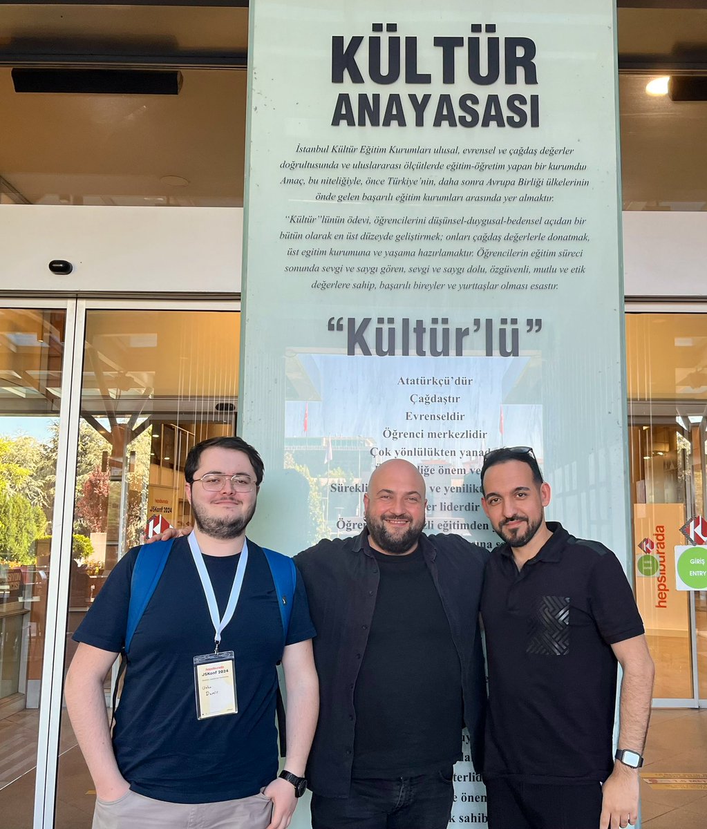 anldalku's tweet photo. İstanbul Kültür Üniversitesine bir daha kim bilir ne zaman geliriz dedik ve beklenen foto Kültür Anayasası 😀 https://t.co/ORI0IZ2nY4