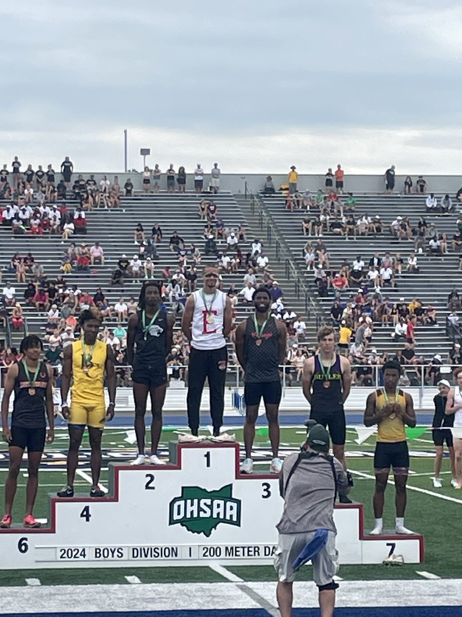 Senior <a href="/Nick_rob827/">Nicholas Robinson</a> closed out his amazing OOHS sprint career with a 3rd place finish in the 200m dash! This is his second straight season on the podium in this event-Congrats! All-State!