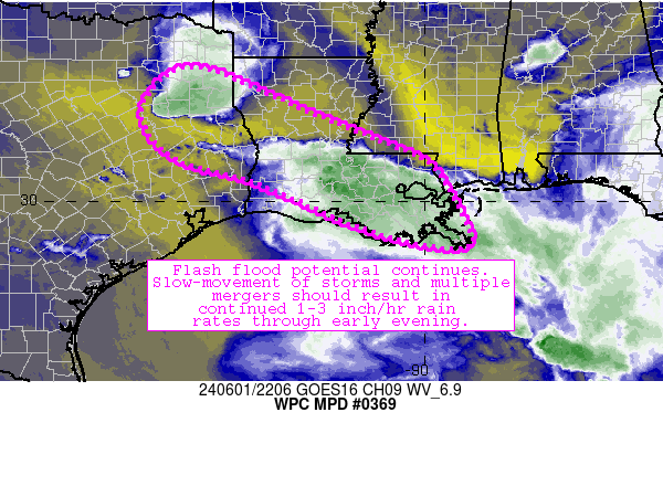FrontlineWX's tweet photo. Flash flood potential continues as a broad axis of
slow-moving storms (extending from near Longview to near Alexandria, Baton Rouge, and Slidell) continue to produce locally heavy rainfall (1-3 inch/hr rates). #LAwx #TXwx #WPC https://t.co/pzVw1wXrWA