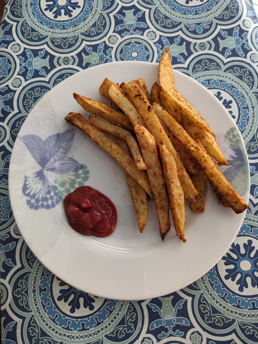 NthngMtrs's tweet photo. I think I have perfected French fries air fryer recipe to my liking 😋
#foodies #foodlov https://t.co/1DY0ddHPq0