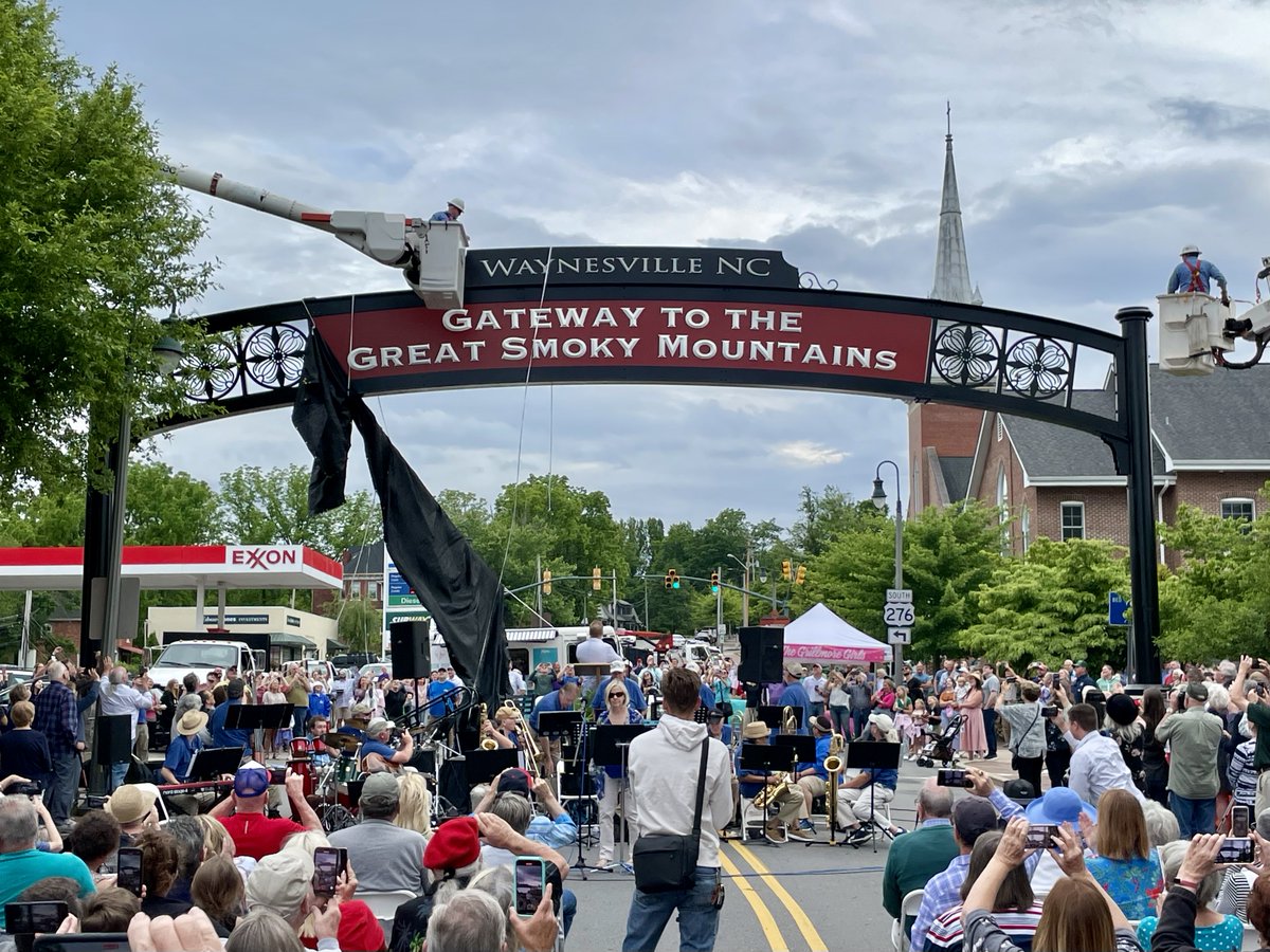 The_CoryV's tweet photo. The Town of #Waynesville unveiled a new decorative arch over South Main Street earlier today, replacing one torn down more than 50 years ago. #WNC #haywd https://t.co/fV8ACJGSt5