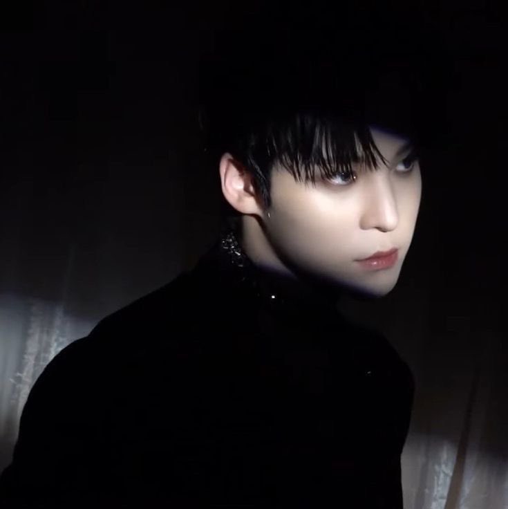 themoonofhell's tweet photo. Moon Kwang-Eun
"From the Moon; Wild Kindness/Mercy/Charity"
Hellhound
Switch. Pan. Multi.

↻ + ♡ for mutual
#krp #kpoprp #ateezrp https://t.co/rB3io2mENZ