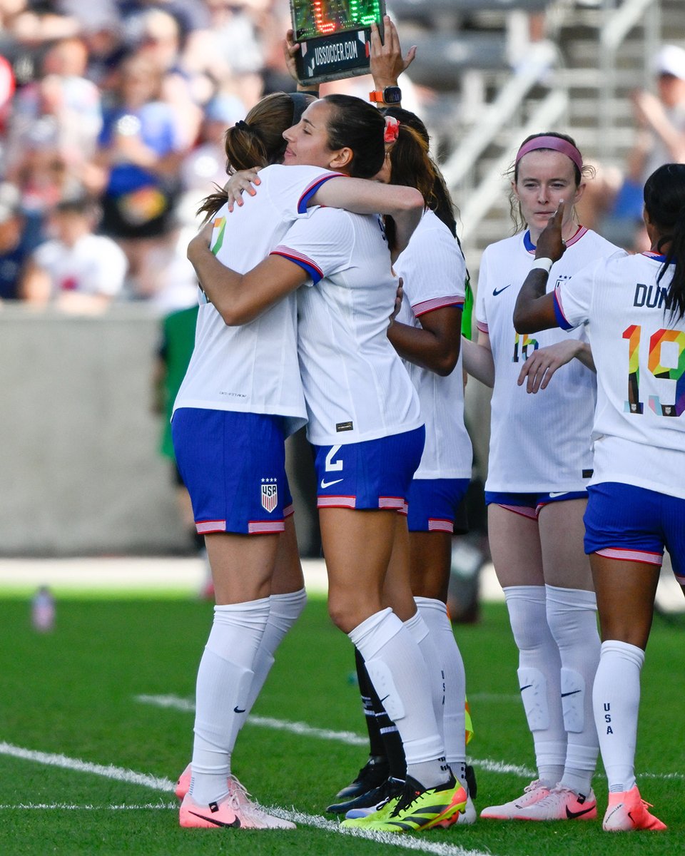 WomensGameMIB's tweet photo. FIRST USWNT CAP FOR SAM STAAB. 27yo Chicago Red Stars defender handed her U.S. international debut by new boss Emma Hayes. Some moment for the veteran center back. Vibes off the charts for this game. 🇺🇸❤️ https://t.co/vRLF8nkLYK