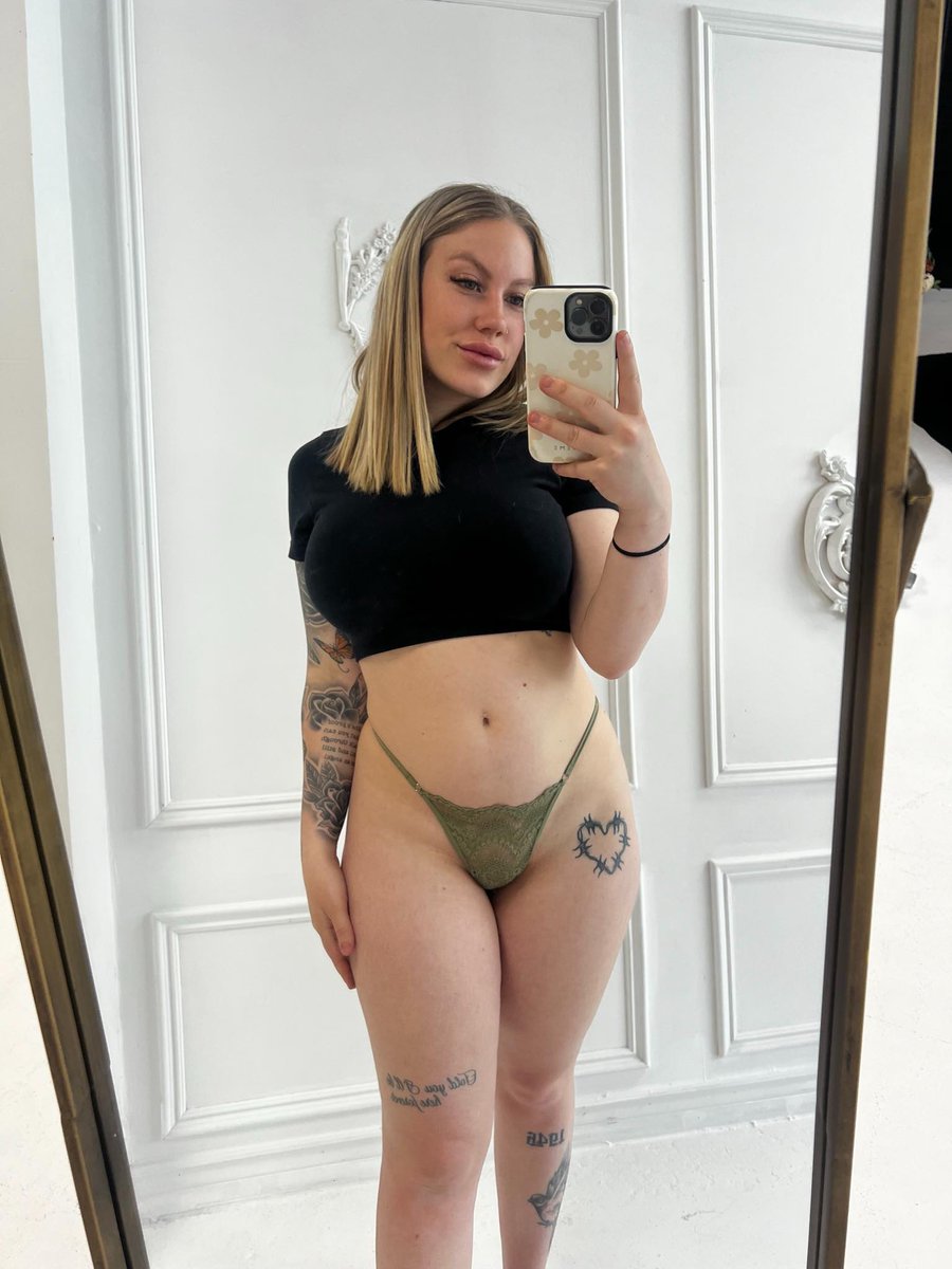 natashaalavoie's tweet photo. j'ai envie de fuck ce midi , retweet si tu veux me satisfaire🤤🤤 https://t.co/klrTF3nysU