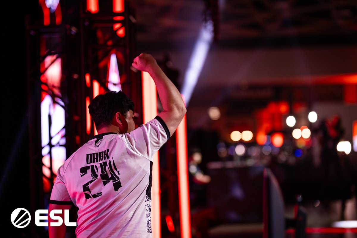 ESL StarCraft II tweet media