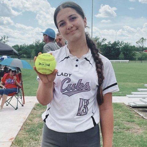 BCurtis_2027's tweet photo. I hit my 11th homerun today in OKC!! My team won both games! I pitched the 2nd game with an ERA of 1.40, 63% strikes, & a BAA of 0.381! Let's gooooo Lady Cubs! If you're out, come swing by & watch tomorrow's games! @SBRRetweets #tcokc #softballprospect #pitcher #homerun #RHP https://t.co/UsOjk8kSmA