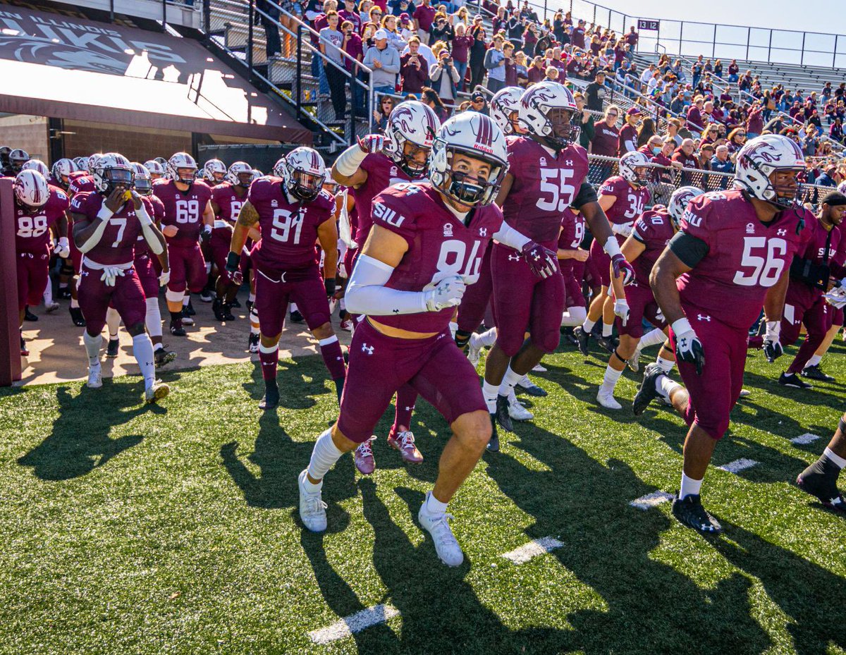 After a great conversation with <a href="/NathanFrameSIU/">Nathan Frame</a>, I’m blessed to received an offer from Southern Illinois! 
<a href="/SIU_Football/">Saluki Football</a>