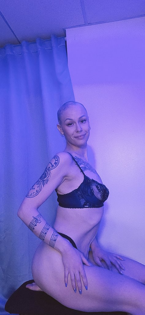 hotboxchic420's tweet photo. Oh hey there 😉 https://t.co/bL7u8w3cyJ