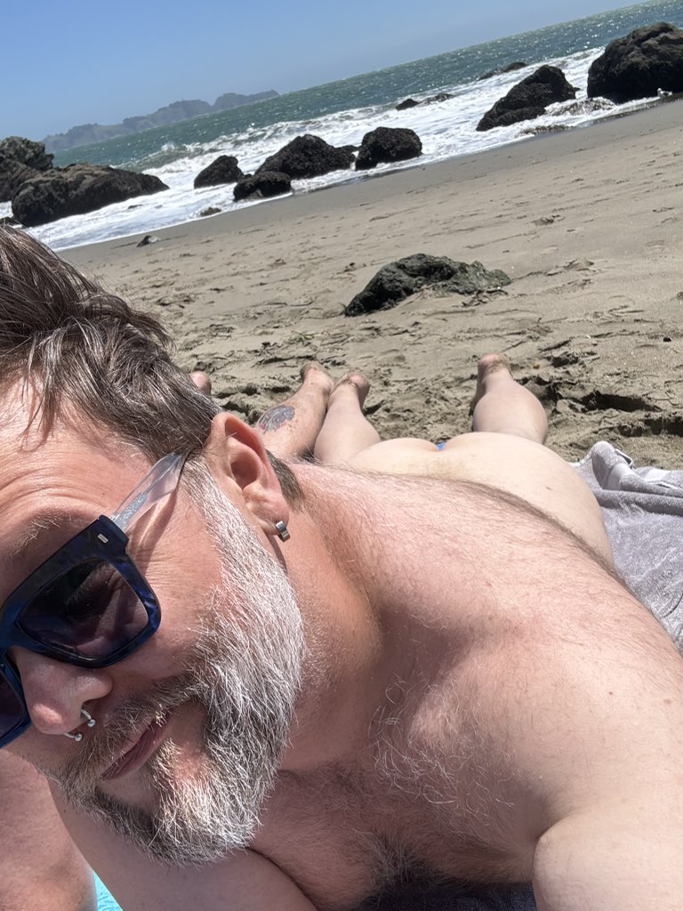 FlyingMonkeh's tweet photo. Celebrating the start of Pride month appropriately with the boys at the beach. Suns out buns out. https://t.co/vsNSDvQVJo