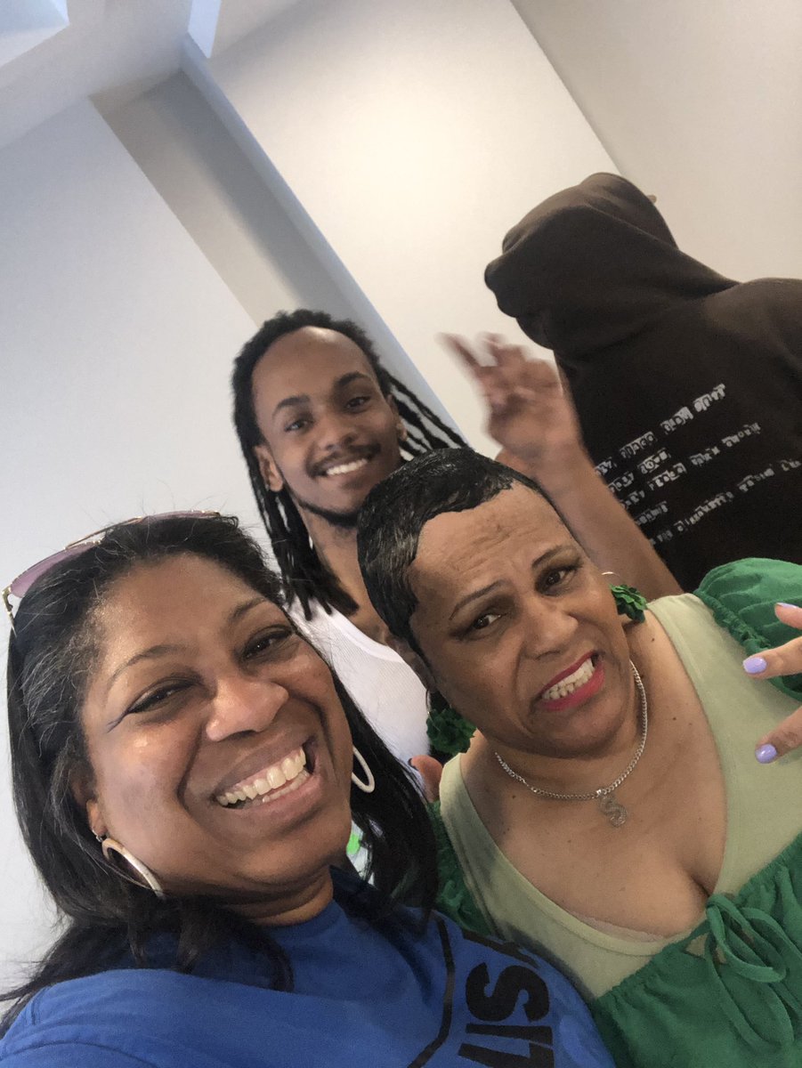 GoreforDC's tweet photo. Another great day of early voting Ward 4! These days are super long but itโs all worth it!!!! We are almost there to selecting a Councilmember that will work for ALL of Ward 4! Thank you to all the voters that have voted for me and cast your vote for change! #Ward4Forward!! ๐๐๐๐