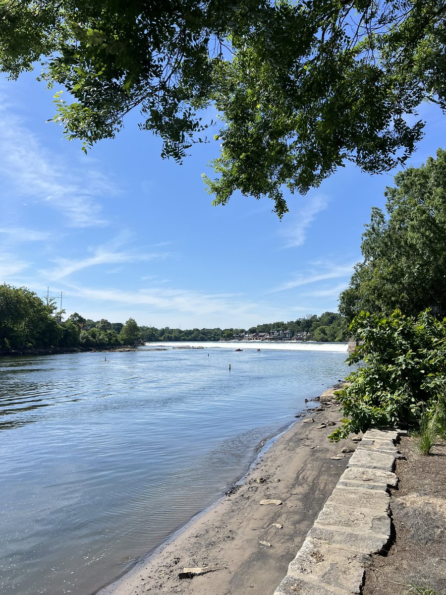 We made it to #2024SFS! Today we visited the <a href="/FairmountWW/">Fairmount Water Works Interpretive Center</a> and got to pick the brains of some wonderful people. Excited for what the week has to offer for #freshwaterscience. Of course I had to go out and find a #mussel first thing. 
#savethemussels #freshwatermussel