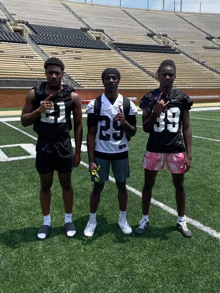 El1jahRoseburgh's tweet image. Had a great time @WakeFB camp today. 
Thank your for the opportunity to get better @Coach_DElson #spartanburg