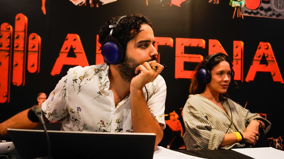 antena3rtp's tweet photo. Turno da pesada 💥 O @ribeironoar e a @CatSPalma ficam até ao fim da emissão de hoje (1h) para nos contar como está a ser a noite do #FNACLive! 

Não parem de dançar - nos Jardins da Torre de Belém ou onde quer que estejam a ouvir a vossa 3. 🧡

📸 Catarina Palma https://t.co/nwdm6Xxwsy