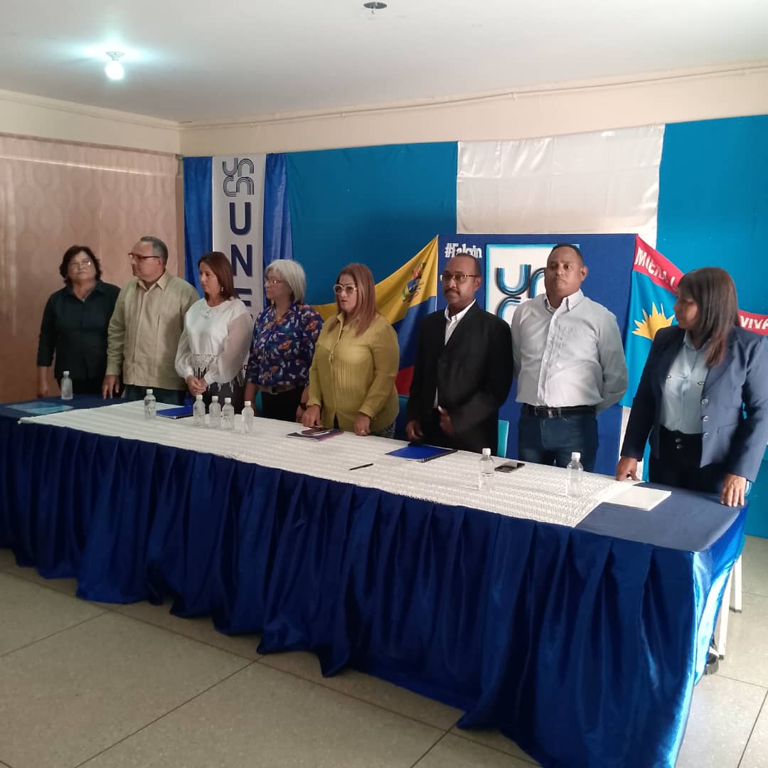 cdcefalcon's tweet photo. En Falcón se realizó desde el L.B. Esteban Smith Monzón, el acto de transferencia de responsabilidades de la Unidad Territorial de Gestión Universitaria (U.T.G.U.) de la Universidad Nacional Experimental del magisterio Samuel Robinson.
Síguenos 📲 
@NicolasMaduro 
@_LaAvanzadora https://t.co/FwllyB6qzc