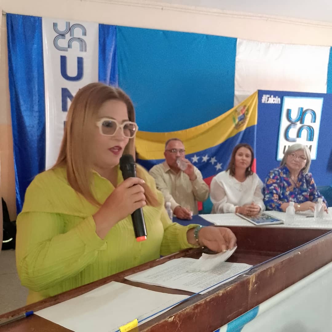cdcefalcon's tweet photo. En Falcón se realizó desde el L.B. Esteban Smith Monzón, el acto de transferencia de responsabilidades de la Unidad Territorial de Gestión Universitaria (U.T.G.U.) de la Universidad Nacional Experimental del magisterio Samuel Robinson.
Síguenos 📲 
@NicolasMaduro 
@_LaAvanzadora https://t.co/FwllyB6qzc