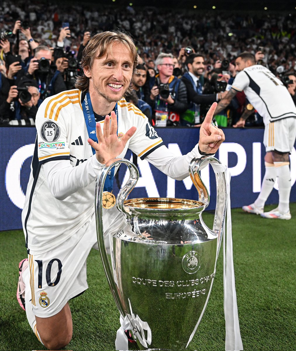 🇭🇷 🖐️☝️ Modrić = _______ #EURO2024 x #UCLfinal