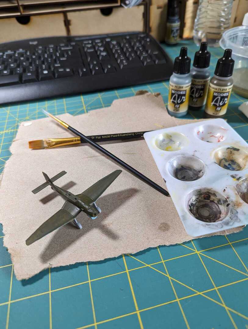 wjofwa's tweet photo. WIP - Zvezda 1:144 Ju-87b2 painting day https://t.co/DSi9T0nkmW