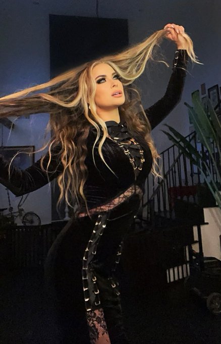 What a special day to hear some iconic unreleased music 🤫 https://t.co/u4JMceexf2<a href="/tag/scarymovie"class="tags"><span>#scarymovie</span></a>