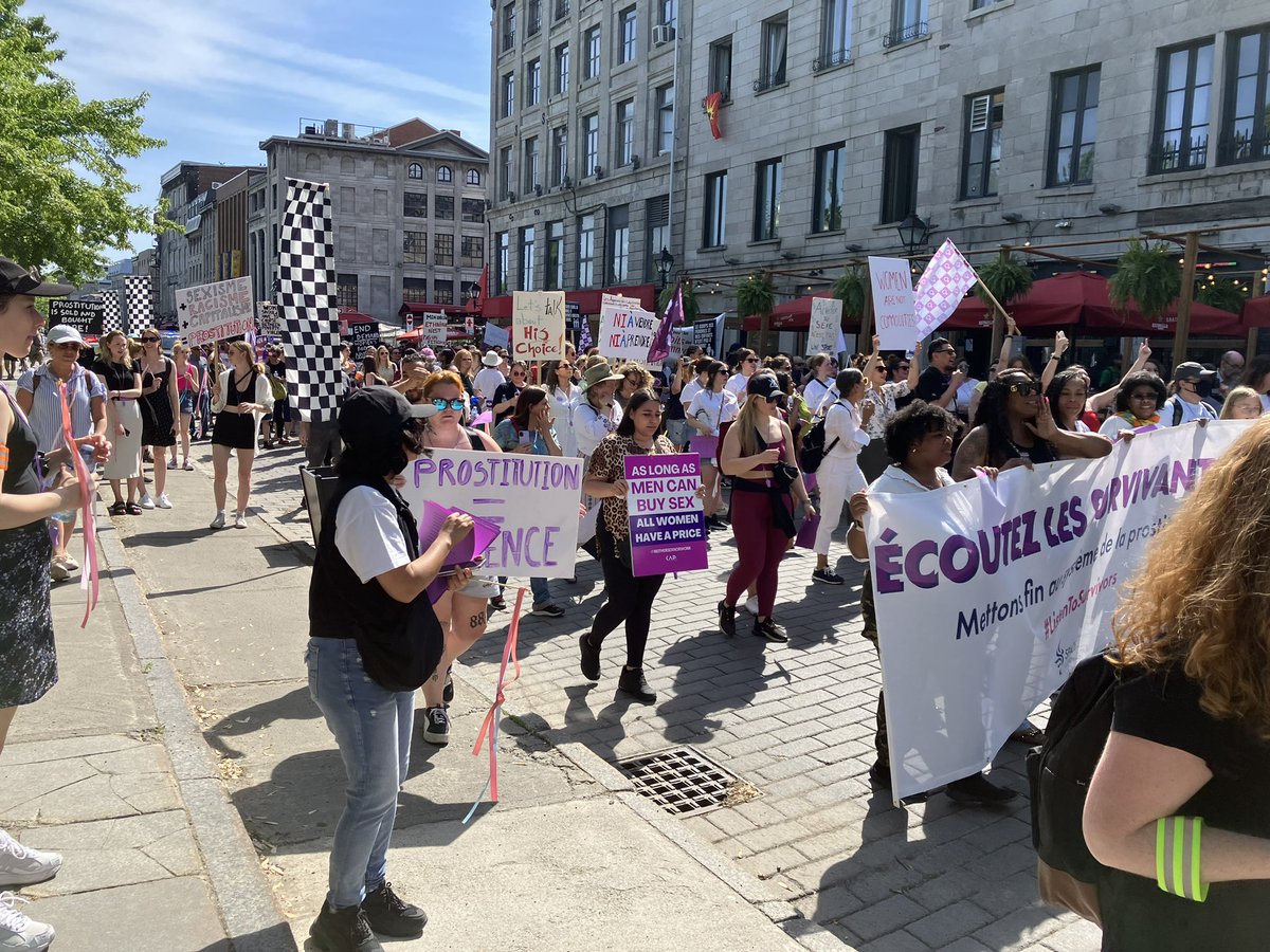 Aujourd’hui avait lieu la marche des survivantes de la prostitution regroupant plusieurs centaines de personnes.Ce fut le coup d’envoi du 4ieme congrès mondial sur l’exploitation sexuelle des femmes et jeunes filles qui se tiendra  pour les deux prochains jours.