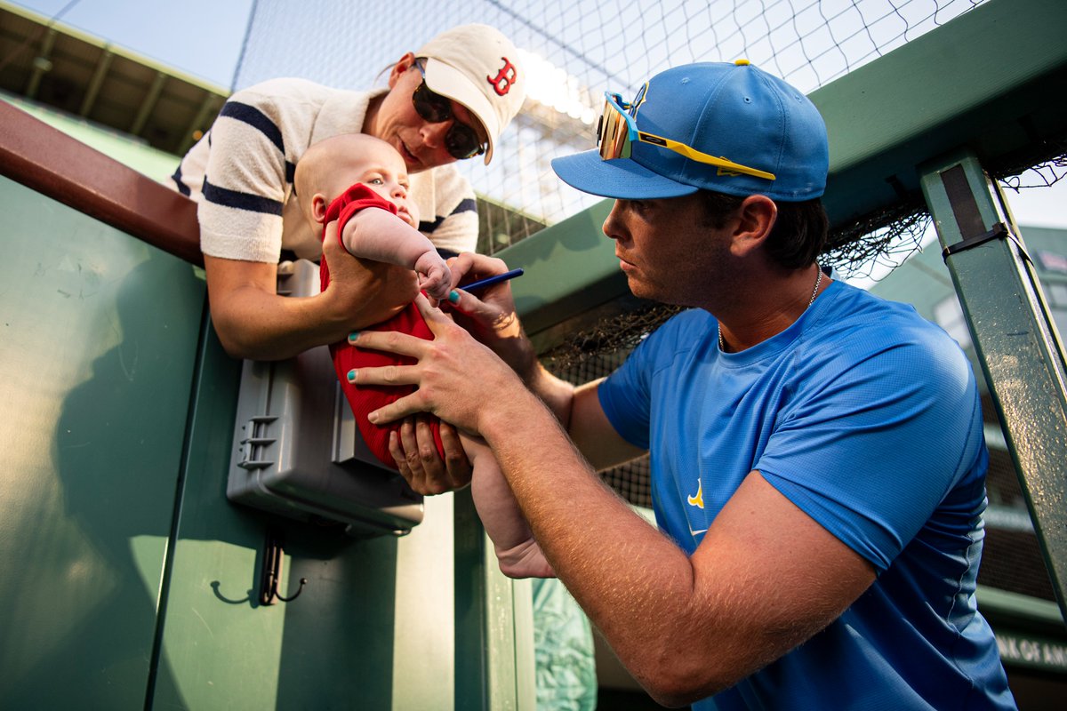 RedSox's tweet photo. Yes, this is Triston Casas signing a baby. https://t.co/9a72wWbwH0
