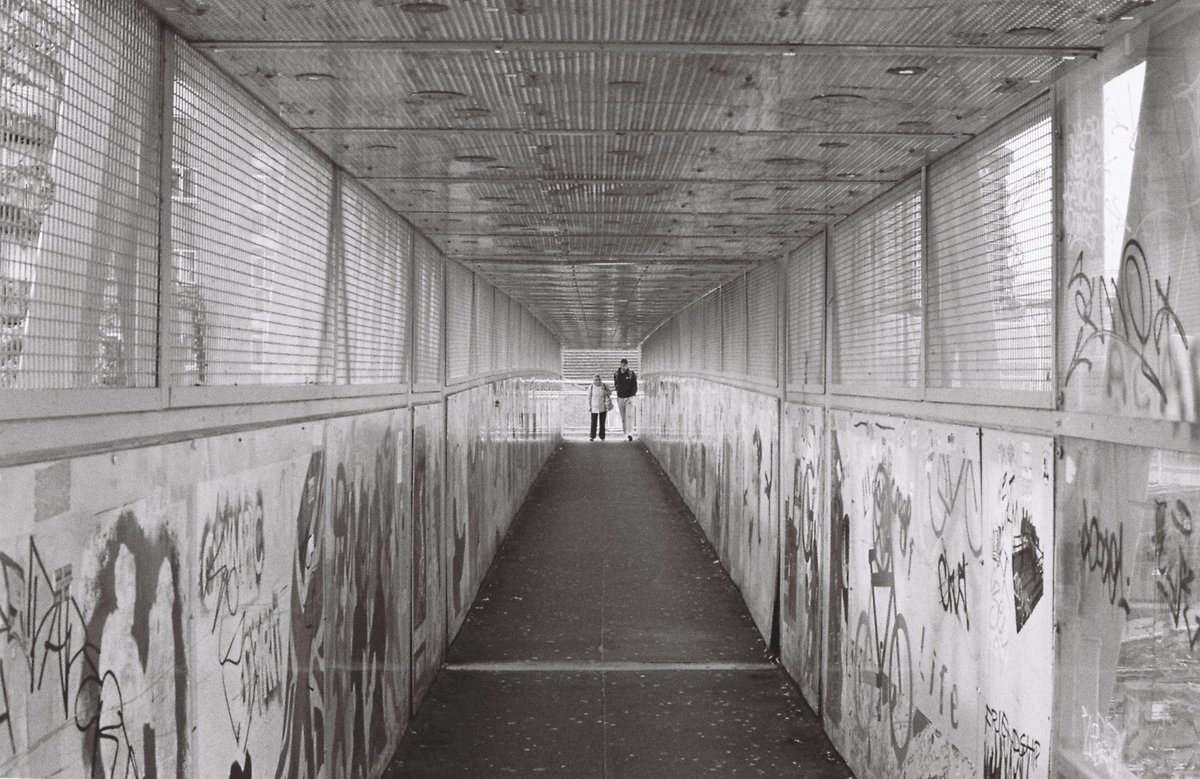 Footbridge. Carpenters Estate. Stratford. London #filmphotography #35mm #Olympus #OM1 #ilfordfilm #HP5 #photography #bnw #bnwphotography #blackandwhitephotography