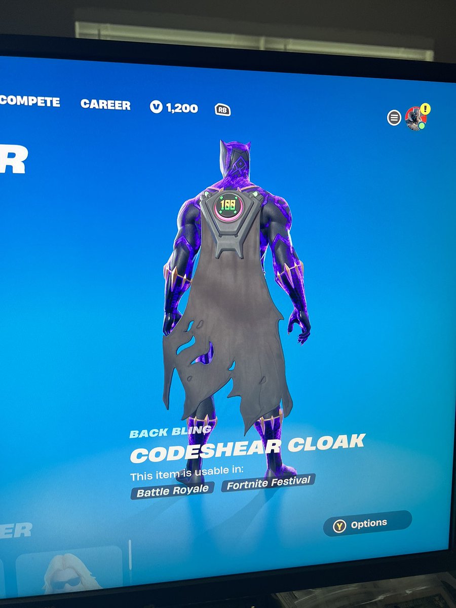 Movie_Zombie's tweet photo. @FortniteGame how come the codeshare cloak does look like the picture. (Reactive is not an option.) I’m on @Xbox if that helps. https://t.co/Jmjt2CYshy