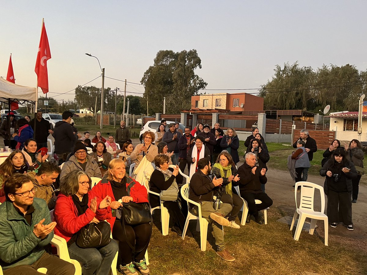 PS90Canelones's tweet photo. Inauguramos una nueva Casa del Pueblo en Aeroparque, un espacio para encontrarnos y compartir. 

Seguimos sembrando socialismo 💪🏽

Con la fuerza de Carolina 🔴🔵⚪️
la 90 toda la vida💚

https://t.co/KFe9wjrBs3 https://t.co/fT8kOUQ7Rc