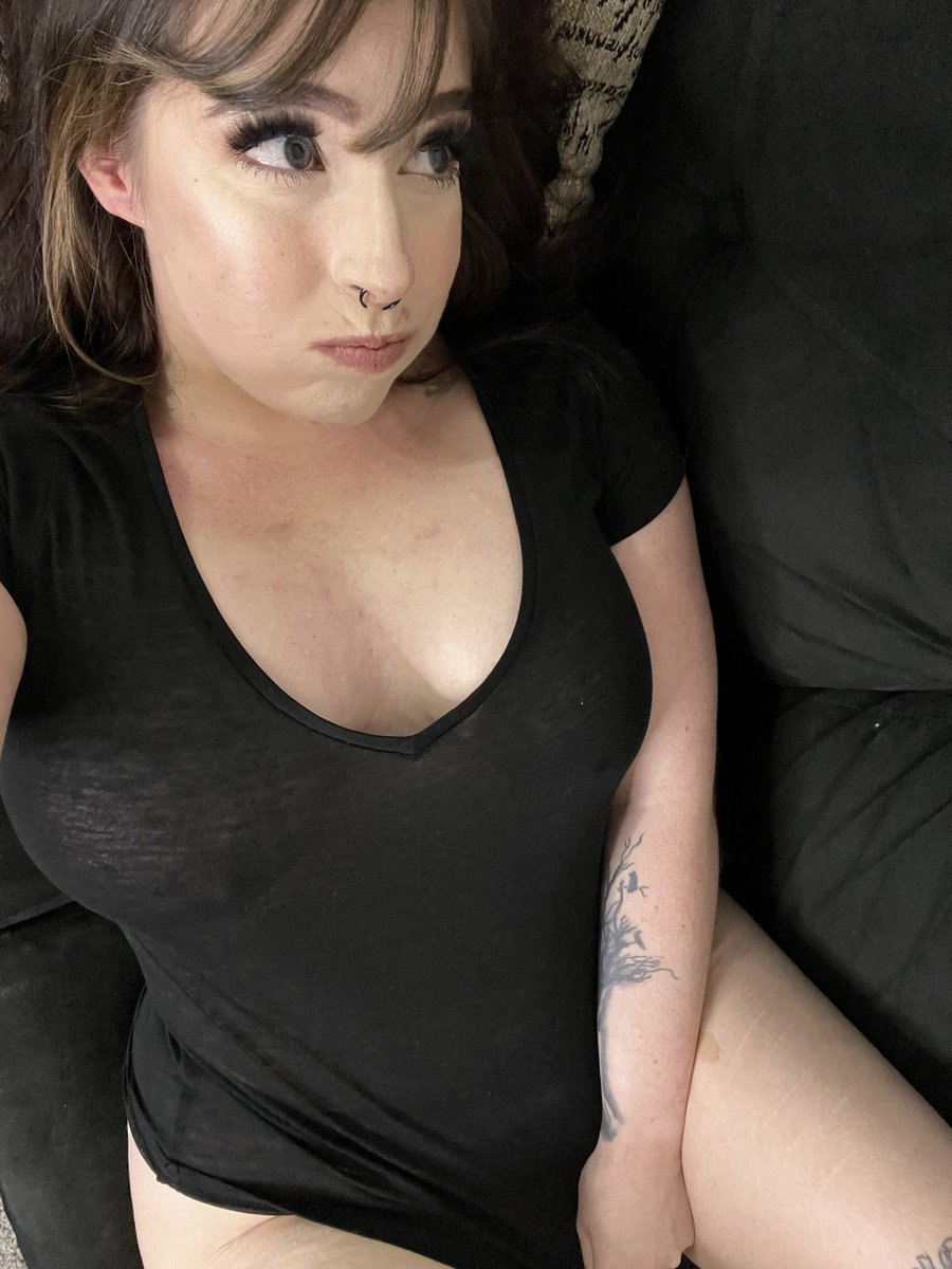 What color you think my panties are❓

3 guesses, 1 right answer. Right answer = a pic of me in them 😉