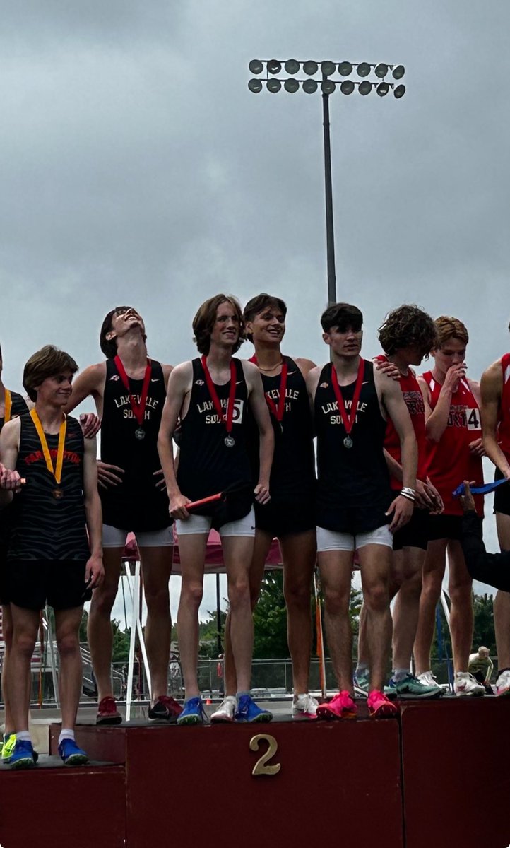 Congrats to our 4x800 team on advancing to State with a new school record time of 7:56.18! Congrats to Aiden Jakubic, Nico Petrov, Quinn McManus, and Owen Johnson!