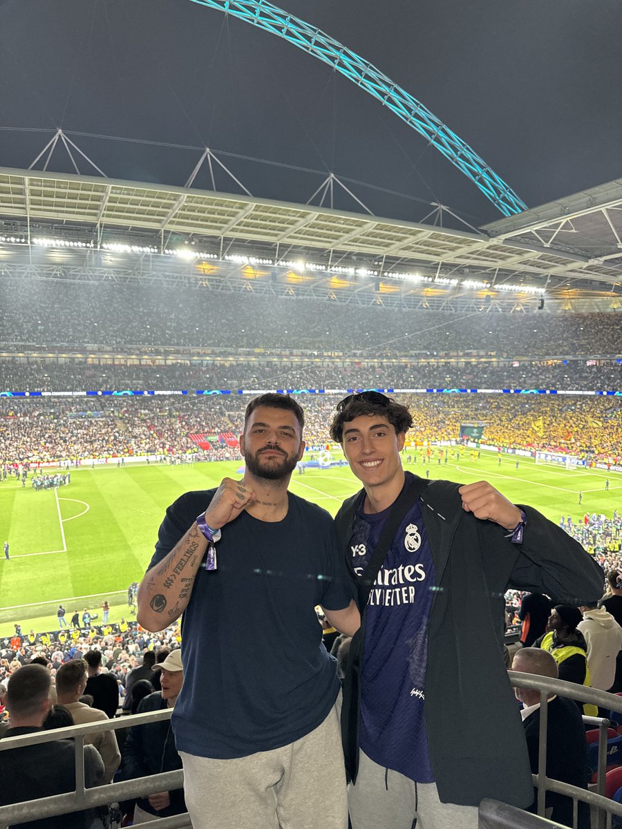 GUANYAR's tweet photo. La próxima vez que estemos en un estadio lleno será la noche de nuestra vida. Tkm❤️ https://t.co/0ijrrnTMFp