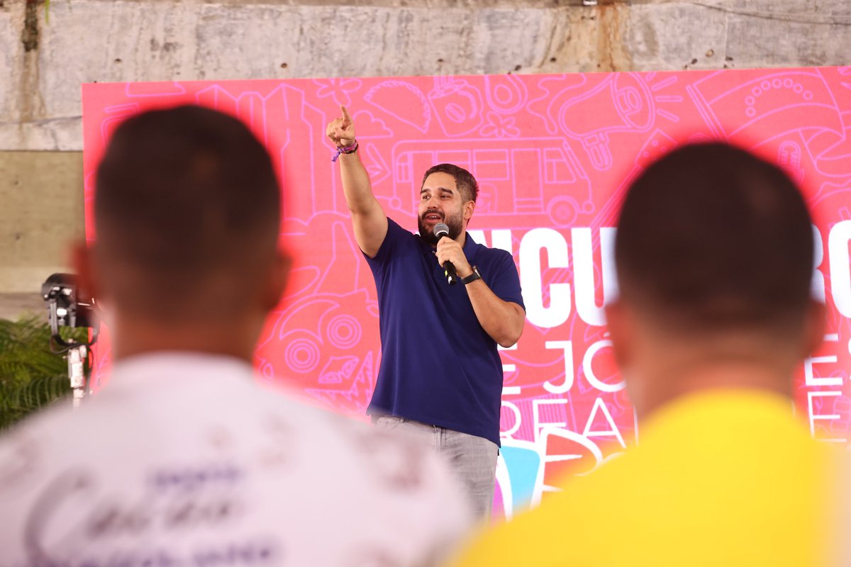 nicmaduroguerra's tweet photo. La juventud creadora sigue siendo fundamental para el desarrollo toda una generación que sueña y lucha por constituir un futuro de esperanza. Vaya mi saludo a ustedes @alborotocrea,  que su alegría contagiosa nos guíe en el camino de la felicidad plena y definitiva. https://t.co/RHH7vBh2SN