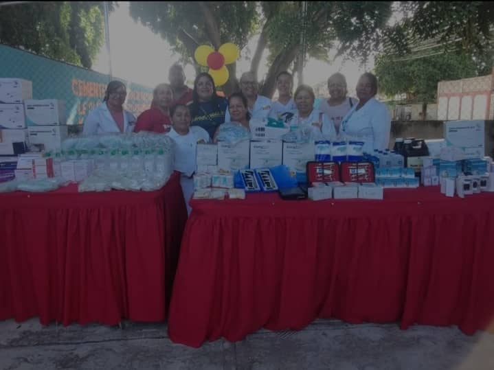 asic_santa's tweet photo. #01junio gracias al pdte. @NicolasMaduro se recibe por parte comuna centauros del arañero dotación de equipos medicos y medicamentos a 6 CPT II; tras la consulta popular nacional 2024 @Soykarinacarpio @MagaGutierrezV @DraShirleySalud @MorPetit @MinSaludVE @fmbaaragua22 https://t.co/YMi6H0EMVQ