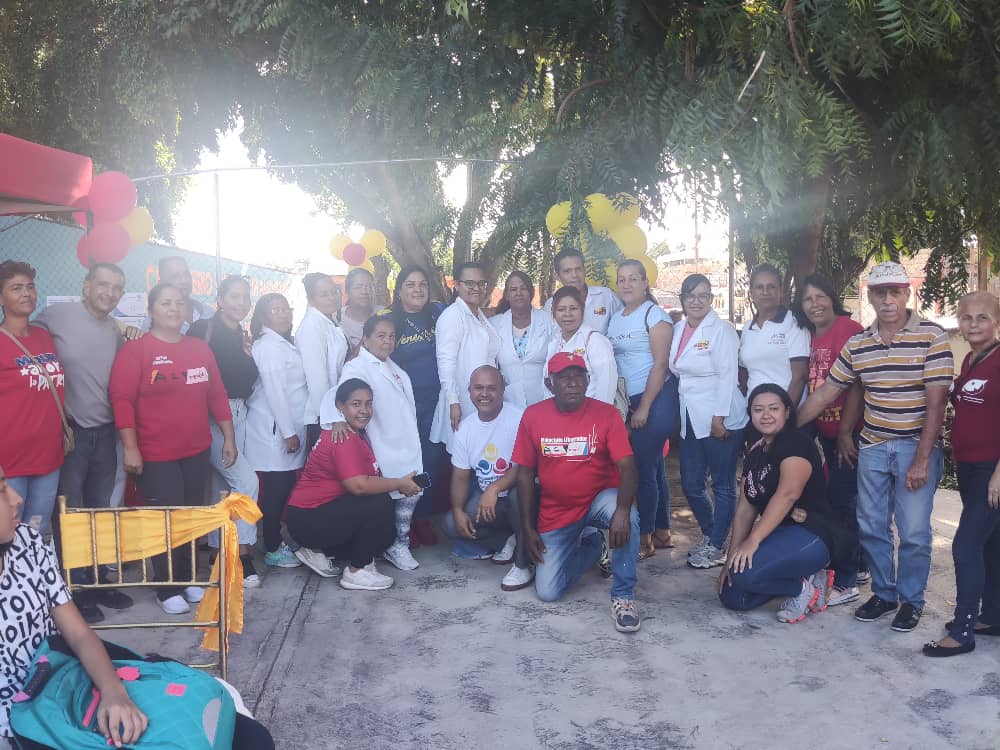 asic_santa's tweet photo. #01junio gracias al pdte. @NicolasMaduro se recibe por parte comuna centauros del arañero dotación de equipos medicos y medicamentos a 6 CPT II; tras la consulta popular nacional 2024 @Soykarinacarpio @MagaGutierrezV @DraShirleySalud @MorPetit @MinSaludVE @fmbaaragua22 https://t.co/YMi6H0EMVQ
