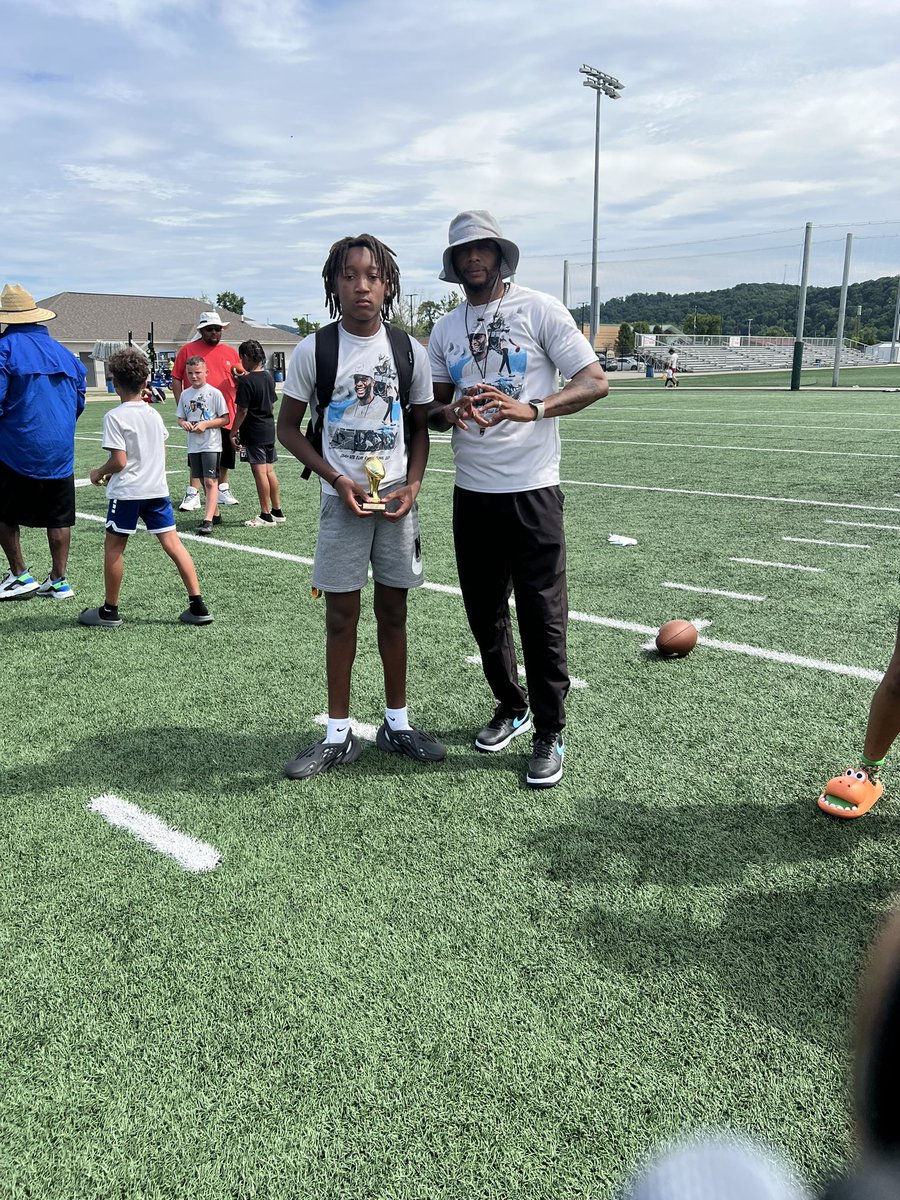 SMitchell304's tweet photo. I had a great day at the otb camp
defense mvp of the game #LLDRACO #LLGOLDIEE #LLKJ #caphighby40 https://t.co/v7UikGKcVQ