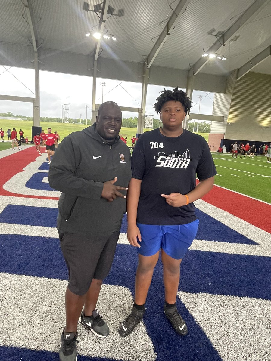 michaelbowensjr's tweet image. Great talking to @CoachDMcNeilUSC today! 💪🏾@247recruiting @HallTechSports1  #offensivetackle #oline #trenches #trenchrunner #passpro