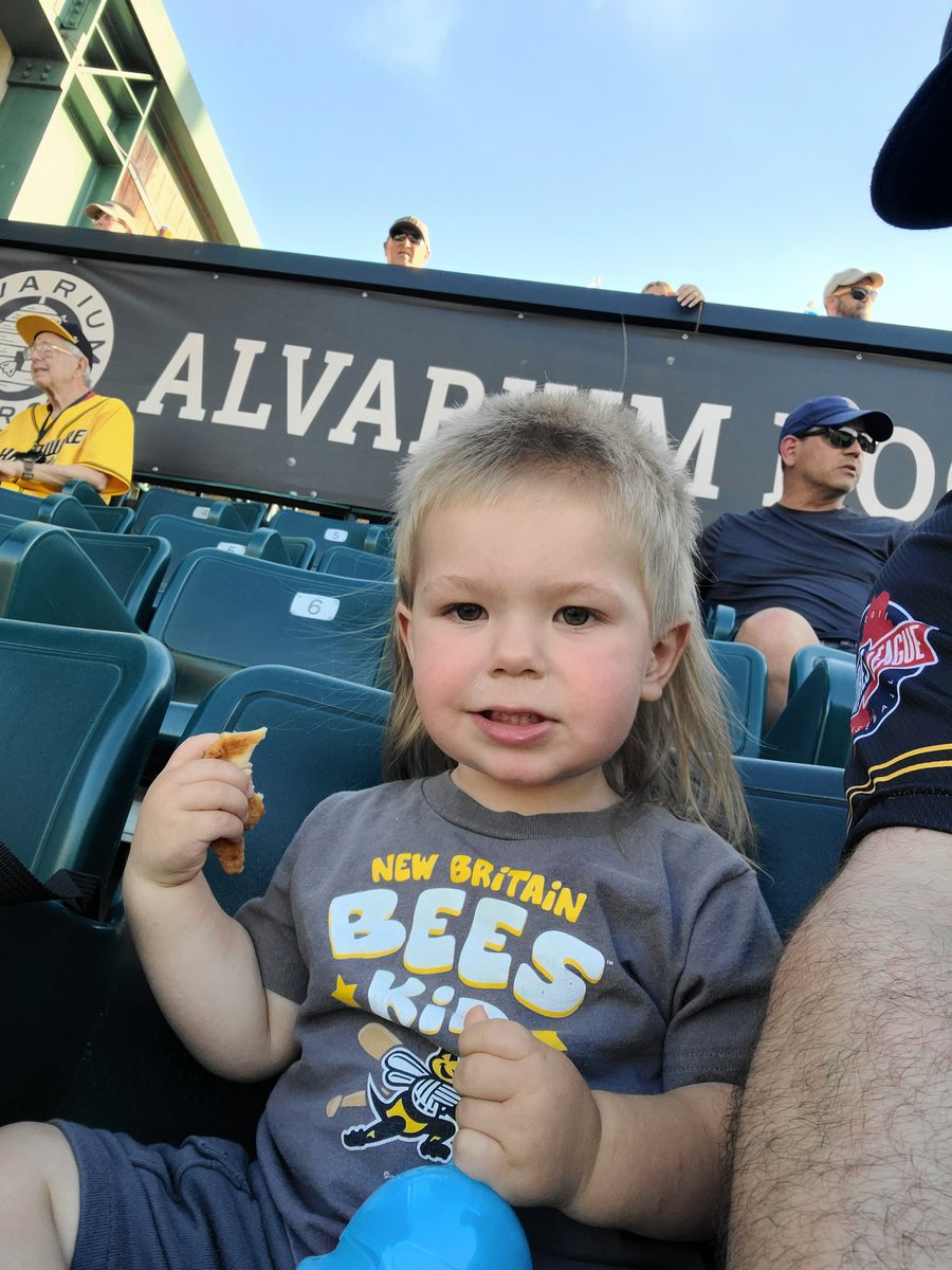 The1TrueBobbo's tweet photo. #BeesBall with the boy! #BeeUnit #HardHittin #GoBees https://t.co/mpirU0o4rq