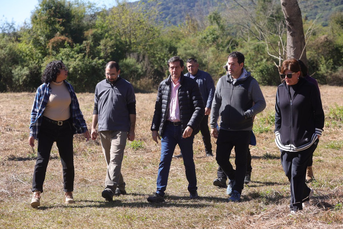 carlossadirjuy's tweet photo. Esta mañana recorrí el Centro de Atención de la Fauna Autóctona del Ministerio de Ambiente y Cambio Climático de Jujuy, donde veterinarios y biólogos se encargan del cuidado y rehabilitación de diferentes especies. Gracias al trabajo de todo el equipo, hoy liberamos una lechuza y pude conocer al tapir bebé que se encuentra en recuperación. Apostemos a la conservación de nuestra biodiversidad. Tenemos que ser conscientes de que no todos los animales son domésticos y que la caza furtiva y su comercialización son un delito.